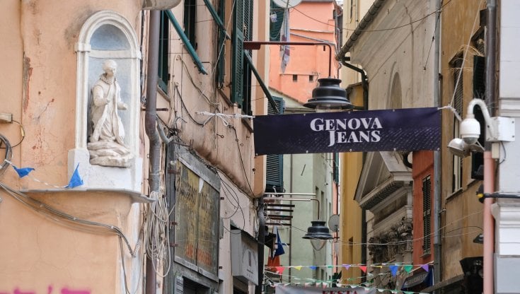 Genova Jeans, al via il concorso a tema per le vetrine